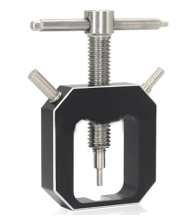 Extractor of sprockets and gears