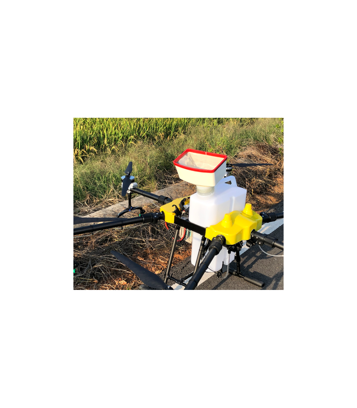 Entonnoir avec filtre pour drone d'épandage