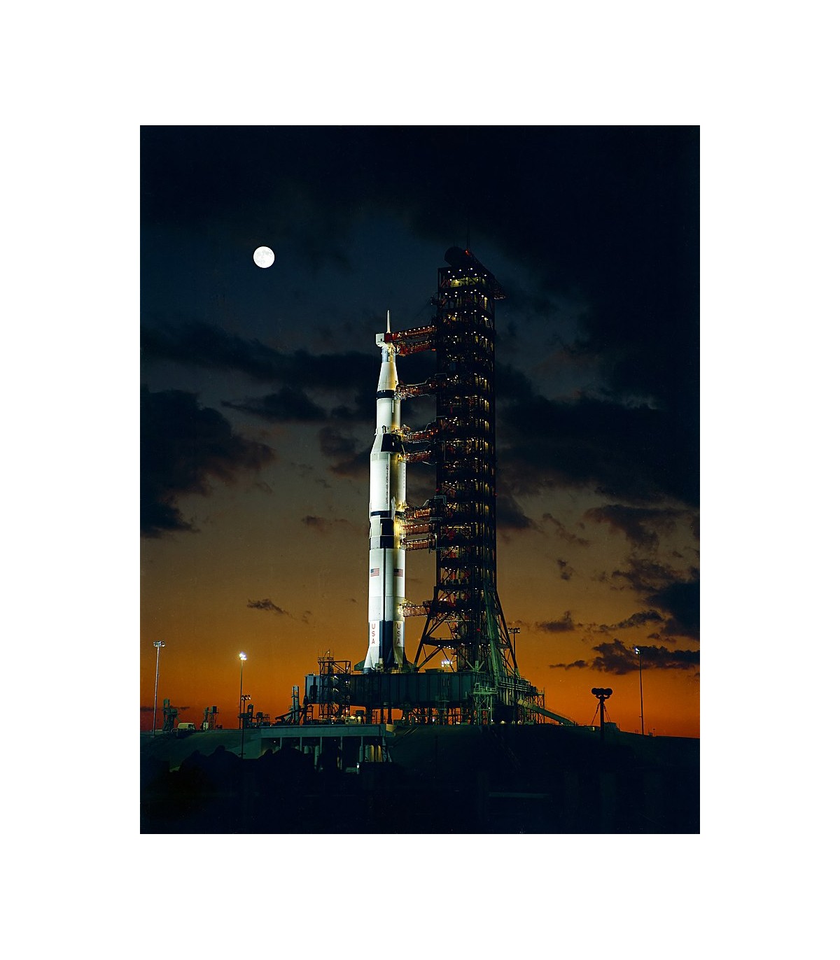 Maquette de fusée en plastique Saturn V 1/200